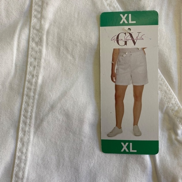 Gloria Vanderbilt Ladies' Utility Shorts, Rolled Cuffs, White, X-Large NWT - Picture 4 of 16